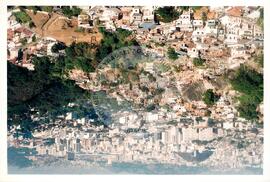 Semana Nacional de Cultura Brasileira e Reforma Agrária (Rio de Janeiro-RJ, 18 mar. 2002) [fotografia] / Fotógrafo(a) : João Laet. -- Ref.: BR-SPMST_MST-SN-CIN_AMP_001811-013111-NDT.