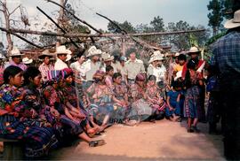 Ato público camponês (Guatemala, 1998) [fotografia] / Fotógrafo(a) : Mara. -- Ref.: BR-SPMST_MST-SN-CIN_AMP_001113-009188-RIT.