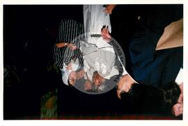 Mística de Abertura do Tribunal (Curitiba-PR, 02 mai. 2001) [fotografia] / Fotógrafo(a) : Douglas Mansur. -- Ref.: BR-SPMST_MST-SN-CIN_AMP_001917-014312-SJM.