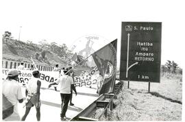 Caminhada São Paulo - Jundiaí (Jundiaí-SP, nov. 1993) [fotografia] / Fotógrafo(a) : Douglas Mansur. -- Ref.: BR-SPMST_MST-SN-CIN_AMP_001428-011592-MAC.