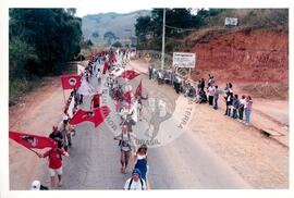 Marcha Popular pelo Brasil (Juíz de Fora-MG, [sem data]) [fotografia] / Fotógrafo(a) : Douglas Mansur. -- Ref.: BR-SPMST_MST-SN-CIN_AMP_001412-011407-MAC.