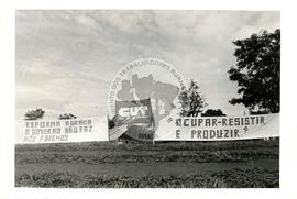 Congresso Nacional do MST, 2o (Distrito Federal (Brasil), 08 mai. 1990) [fotografia] / Fotógrafo(a) : Carlos Carvalho ; Douglas Mansur. -- Ref.: BR-SPMST_MST-SN-CIN_AMP_000702-004191-CGR.