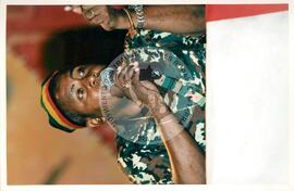 Semana Nacional de Cultura Brasileira e Reforma Agrária (Rio de Janeiro-RJ, 18 mar. 2002) [fotografia] / Fotógrafo(a) : Luciney Martins. -- Ref.: BR-SPMST_MST-SN-CIN_AMP_001814-013291-NDT.