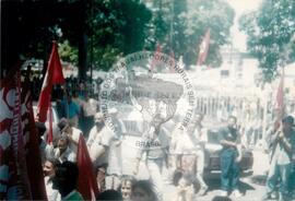 Ato em prol da reforma agrária e contra a violência no campo (Alagoas, 05 dez. 1995) [fotografia] / Fotógrafo(a) : Arquivo MST. -- Ref.: BR-SPMST_MST-SN-CIN_AMP_000496-002874-AMT.
