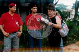 Delegação do MST em Cuba - 40º Aniversário da ANAP (Cuba, 15 mai. 1999) [fotografia] / Fotógrafo(a) : Nilton Viana. -- Ref.: BR-SPMST_MST-SN-CIN_AMP_001042-008328-RIT.