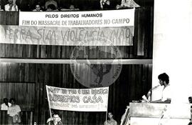 Ato na Câmara Municipal de São Paulo em homenagem ao Padre Ramim assasinado em junho de 1985 (São Paulo-SP, 10 dez. 1985) [fotografia] / Fotógrafo(a) : Regina Vilela. -- Ref.: BR-SPMST_MST-SN-CIN_AMP_000364-001751-AMT.