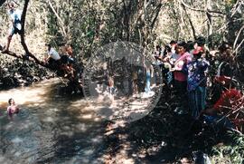 Visita a acampamento do MST [sem identificação] (Espírito Santo, [sem data]) [fotografia] / Fotógrafo(a) : Arquivo MST. -- Ref.: BR-SPMST_MST-SN-CIN_AMP_000006-000022-ACP.
