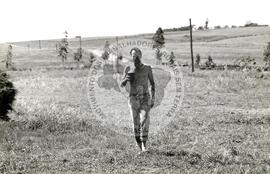 Assentamento "Conquista da Fronteira do MST (Hulha Negra-RS, nov. 1993) [fotografia] / Fotógrafo(a) : Milton Pomar. -- Ref.: BR-SPMST_MST-SN-CIN_AMP_000178-001281-ASS.