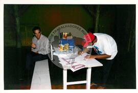 Acampamento "Parque Tropeiro" do MST (Curitiba-PR, 02 mai. 2001) [fotografia] / Fotógrafo(a) : Douglas Mansur. -- Ref.: BR-SPMST_MST-SN-CIN_AMP_000075-000635-ACP.