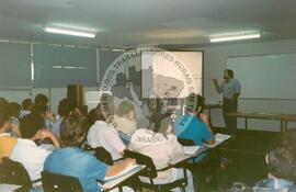 Curso da TDC (Brasília-DF, dez. 1991) [fotografia] / Fotógrafo(a) : Joelmir Pinho. -- Ref.: BR-SPMST_MST-SN-CIN_AMP_000869-006141-CUR.
