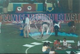 Encontro Estadual do MST, 10o (Belo Horizonte-MG, jan. 2002) [fotografia] / Fotógrafo(a) : Gildo Alves ; Pascoal August. -- Ref.: BR-SPMST_MST-SN-CIN_AMP_000932-007260-ENC.