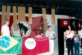 Encontro de Jovens do MST, na Ucicamp, 3o (Campinas-SP, 14 fev. 2001) [fotografia] / Fotógrafo(a) : Michelle Cafaldo. -- Ref.: BR-SPMST_MST-SN-CIN_AMP_000909-007056-ENJ.