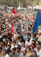 Manifestação pró Impechment - UNE E CUT (São Paulo (Estado), 25 ago. 1992) [fotografia] / Fotógrafo(a) : Juan Pezzeto. -- Ref.: BR-SPMST_MST-SN-CIN_AMP_000384-002042-AMT.