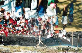 Mobilização em Brasília durante a Jornada Nacional "Acampamento Nacional Eldorado dos Carajás" (Brasília-DF, 03 set. 2001) [fotografia] / Fotógrafo(a) : Gildo Aguiar. -- Ref.: BR-SPMST_MST-SN-CIN_AMP_001918-014440-SJM.