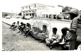 Caminhada dos Sem Terras (São Paulo (Estado), 1988) [fotografia] / Fotógrafo(a) : Douglas Mansur. -- Ref.: BR-SPMST_MST-SN-CIN_AMP_001419-011448-MAC.