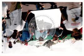 Manifestação e caminhada contra a base de Alcântara (Maranhão, 17 nov. 2002) [fotografia] / Fotógrafo(a) : Silvia Guimarães. -- Ref.: BR-SPMST_MST-SN-CIN_AMP_000530-002967-AMT.