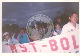 Marcha MST-Bolivia e encontro contra a ALCA (Bolivia, 16 mai. 2002) [fotografia] / Fotógrafo(a) : Joaquin Piñero (Kima). -- Ref.: BR-SPMST_MST-SN-CIN_AMP_001088-008770-RIT.