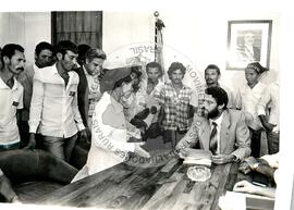 Audiência com o Ministro Dante Oliveira (Brasília-DF, 17 jun. 1986) [fotografia] / Fotógrafo(a) : Edson G. Silva ; Valéria Costa ; Leandro Abreu. -- Ref.: BR-SPMST_MST-SN-CIN_AMP_000619-003495-ARV.