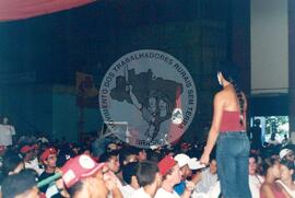 Encontro de Jovens do MST, na Ucicamp, 3o (Campinas-SP, 14 fev. 2001) [fotografia] / Fotógrafo(a) : Michelle Cafaldo. -- Ref.: BR-SPMST_MST-SN-CIN_AMP_000905-006818-ENJ.