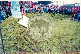 Inauguração do Monumento em homenagem a Antônio Tavares Pereira (Curitiba-PR, 01 mai. 2001) [fotografia] / Fotógrafo(a) : Leticia Barqueta. -- Ref.: BR-SPMST_MST-SN-CIN_AMP_001026-008047-ELF.