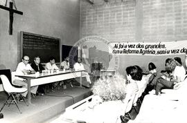 Entrevista coletiva do MST no auditório "Instituto Sedes Sapientiae" (São Paulo (Estado), 14 out. 1985) [fotografia] / Fotógrafo(a) : Regina Vilela. -- Ref.: BR-SPMST_MST-SN-CIN_AMP_000700-004171-ARV.