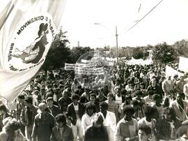 Romaria da Terra (Paraná, 27 jul. 1988) [fotografia] / Fotógrafo(a) : Douglas Mansur. -- Ref.: BR-SPMST_MST-SN-CIN_AMP_001969-015072-SPR.