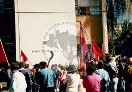 Protestos e Atos Públicos (Rio Grande do Sul, [sem data]) [fotografia] / Fotógrafo(a) : Débora Lerrer. -- Ref.: BR-SPMST_MST-SN-CIN_AMP_000478-002790-AMT.