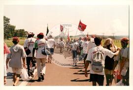 Marcha Nacional do MST (Goiânia-GO, abr. 1997) [fotografia] / Fotógrafo(a) : Arquivo MST ; Paulo P. Lima. -- Ref.: BR-SPMST_MST-SN-CIN_AMP_001407-011301-MAC.