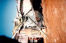 Centro de armazenamento destruído (Paraná, [sem data]) [fotografia] / Fotógrafo(a) : Antônio Lazaretti. -- Ref.: BR-SPMST_MST-SN-CIN_AMP_001776-012916-VPP.