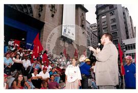 Marcha Sem Terra contra a prisão de 6 trabalhadores (São Paulo-SP, mar. 2000) [fotografia] / Fotógrafo(a) : Joaquim Duarte. -- Ref.: BR-SPMST_MST-SN-CIN_AMP_001425-011500-MAC.