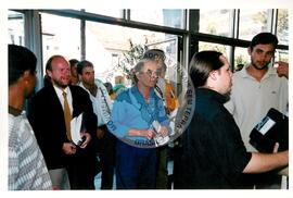 Tribunal Internacional dos Crimes do Latifúndio e da Política Governamental de Violação dos Direitos Humanos (Curitiba-PR, 02 mai. 2001) [fotografia] / Fotógrafo(a) : Douglas Mansur. -- Ref.: BR-SPMST_MST-SN-CIN_AMP_000135-001038-ACS.