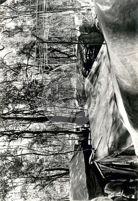 Duas mil pessoas levam apoio as familias acampadas na "Fazenda Annoni" (Rio Grande do Sul, 19 out. 1986) [fotografia] / Fotógrafo(a) : Jussara Veron. -- Ref.: BR-SPMST_MST-SN-CIN_AMP_000453-002632-AMT.