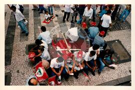 Mobilização (São Paulo-SP, 17 abr. 1988) [fotografia] / Fotógrafo(a) : Douglas Mansur. -- Ref.: BR-SPMST_MST-SN-CIN_AMP_000373-001876-AMT.