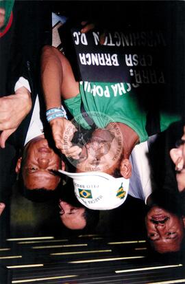 Chegada da Marcha Popular à Brasília (Brasília-DF, 07 out. 1999) [fotografia] / Fotógrafo(a) : Douglas Mansur. -- Ref.: BR-SPMST_MST-SN-CIN_AMP_001395-010969-MAC.