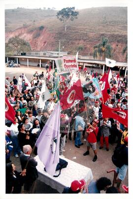 Marcha Popular pelo Brasil (Juíz de Fora-MG, [sem data]) [fotografia] / Fotógrafo(a) : Douglas Mansur. -- Ref.: BR-SPMST_MST-SN-CIN_AMP_001412-011406-MAC.