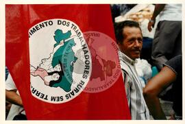 Mobilização (São Paulo-SP, 17 abr. 1988) [fotografia] / Fotógrafo(a) : Douglas Mansur. -- Ref.: BR-SPMST_MST-SN-CIN_AMP_000373-001925-AMT.