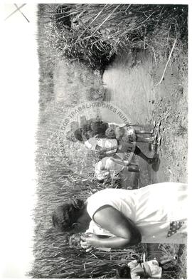 Grupo Projeto Liberdade-Despejo Fazenda Pandeny (São Paulo (Estado), [sem data]) [fotografia] / Fotógrafo(a) : Douglas Mansur. -- Ref.: BR-SPMST_MST-SN-CIN_AMP_001791-012945-VPP.