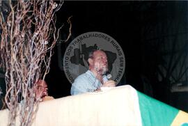 João Pedro Stédile (Brasil, [sem data]) [fotografia] / Fotógrafo(a) : Arquivo MST ; Cácia Cortez ; Débora Lerrer ; Douglas Mansur ; João Zinclar ; Luciney Martins ; Michelle Camafaldo. -- Ref.: BR-SPMST_MST-SN-CIN_AMP_001263-010568-LID.