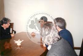 Encontro de Diolinda com personalidades no presídio Carandiru (São Paulo-SP, nov. 1995) [fotografia] / Fotógrafo(a) : [sem autoria] ; Renata Jubram. -- Ref.: BR-SPMST_MST-SN-CIN_AMP_000670-003809-ARV.