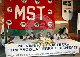 ENERA- Encontro Nacional de Educadores e Educadoras da Reforma Agrária, 1o (Distrito Federal (Brasil), jul. 1997) [fotografia] / Fotógrafo(a) : Douglas Mansur. -- Ref.: BR-SPMST_MST-SN-CIN_AMP_000961-007628-ENC.