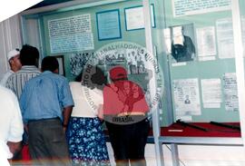 Delegação do MST em Cuba - 40º Aniversário da ANAP (Cuba, 15 mai. 1999) [fotografia] / Fotógrafo(a) : Nilton Viana. -- Ref.: BR-SPMST_MST-SN-CIN_AMP_001042-008308-RIT.