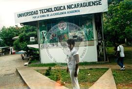 Márcia e Rosana em Encontro de Sistematização de Epxeriências (Nicarágua, 22 jun. 2002) [fotografia] / Fotógrafo(a) : Arquivo MST. -- Ref.: BR-SPMST_MST-SN-CIN_AMP_001053-008507-RIT.