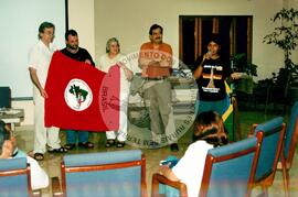Márcia e Rosana em Encontro de Sistematização de Epxeriências (Nicarágua, 22 jun. 2002) [fotografia] / Fotógrafo(a) : Arquivo MST. -- Ref.: BR-SPMST_MST-SN-CIN_AMP_001053-008520-RIT.