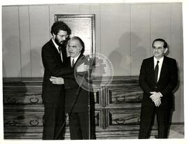 Posse de Dante de Oliveira no Ministerio da Reforma e Desenvolvimento Agrário (Distrito Federal (Brasil), 29 mai. 1985) [fotografia] / Fotógrafo(a) : Leandro Abreu. -- Ref.: BR-SPMST_MST-SN-CIN_AMP_000645-003655-ARV.