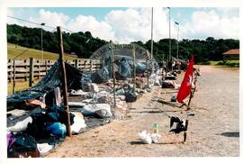 Acampamento "Parque Tropeiro" do MST (Curitiba-PR, 02 mai. 2001) [fotografia] / Fotógrafo(a) : Douglas Mansur. -- Ref.: BR-SPMST_MST-SN-CIN_AMP_000075-000611-ACP.