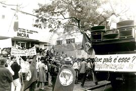 Jornada de Luta Paraná (Curitiba-PR, abr. 1993) [fotografia] / Fotógrafo(a) : Arquivo MST. -- Ref.: BR-SPMST_MST-SN-CIN_AMP_001929-014507-SJM.