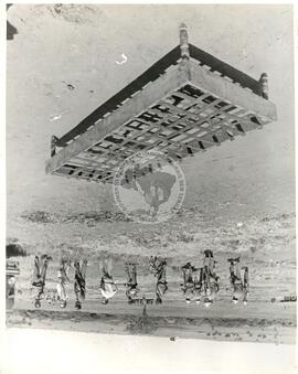 Despejo com repressão Fazenda Ribeirão dos Bugres (Getulina-SP, [sem data]) [fotografia] / Fotógrafo(a) : Douglas Mansur ; Januário F. da Silva. -- Ref.: BR-SPMST_MST-SN-CIN_AMP_001804-013017-VPP.