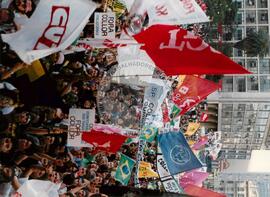 Manifestação pró Impechment - UNE E CUT (São Paulo (Estado), 25 ago. 1992) [fotografia] / Fotógrafo(a) : Juan Pezzeto. -- Ref.: BR-SPMST_MST-SN-CIN_AMP_000384-002063-AMT.