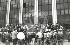 Mobilização do MST no Ministério do Trabalho (Rio Grande do Sul, [sem data]) [fotografia] / Fotógrafo(a) : Débora Lerrer. -- Ref.: BR-SPMST_MST-SN-CIN_AMP_000475-002774-AMT.