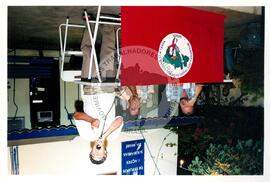 Semana Nacional de Cultura Brasileira e Reforma Agrária (Rio de Janeiro-RJ, 18 mar. 2002) [fotografia] / Fotógrafo(a) : Luciney Martins. -- Ref.: BR-SPMST_MST-SN-CIN_AMP_001823-013695-NDT.